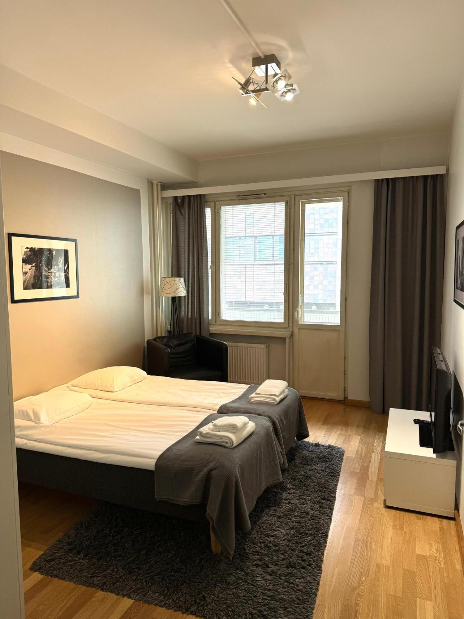 Kotimaailma Apartments Kamppi - 2Br In The City Center With Code Lock Helsinki Eksteriør billede