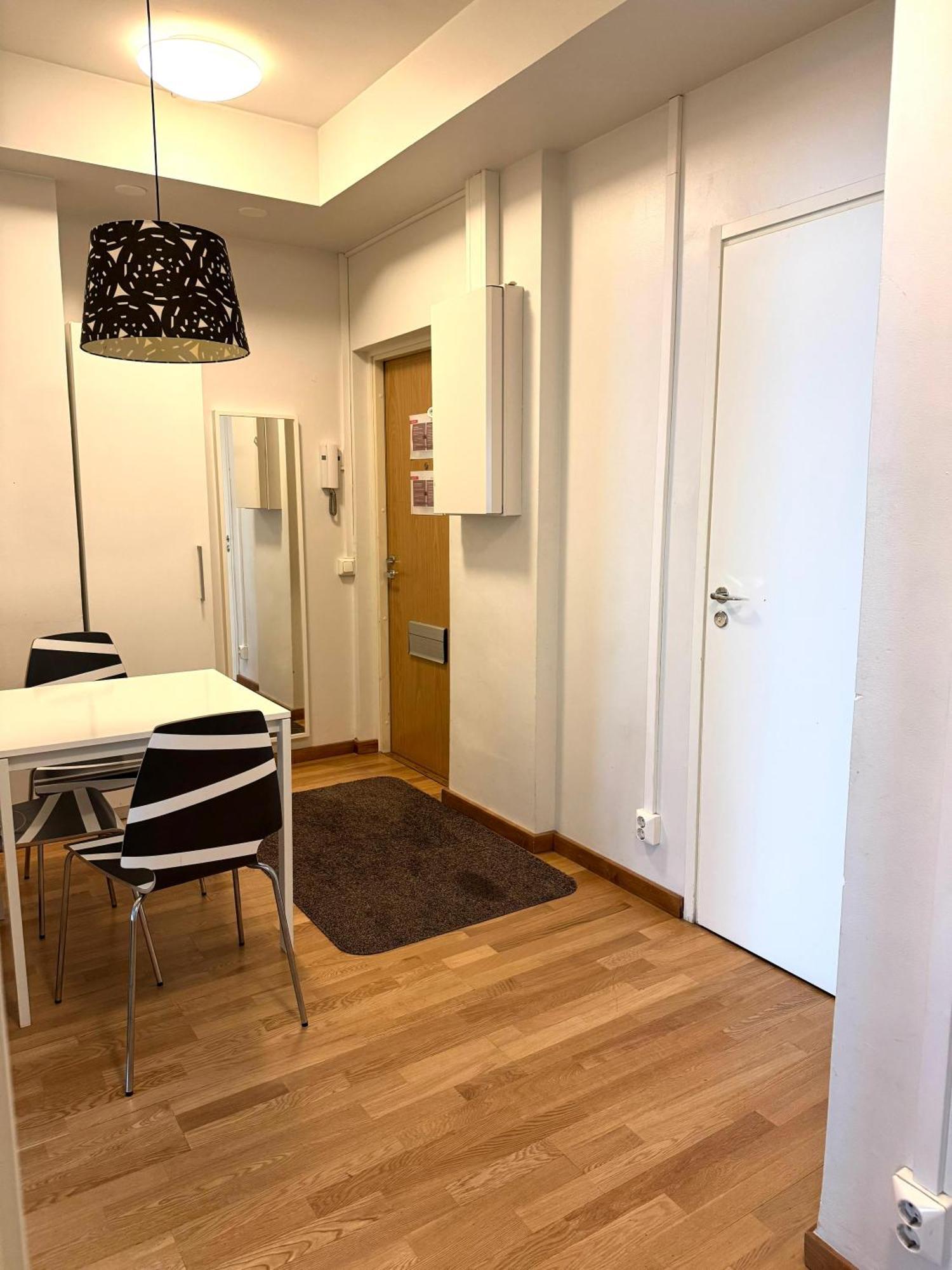 Kotimaailma Apartments Kamppi - 2Br In The City Center With Code Lock Helsinki Eksteriør billede