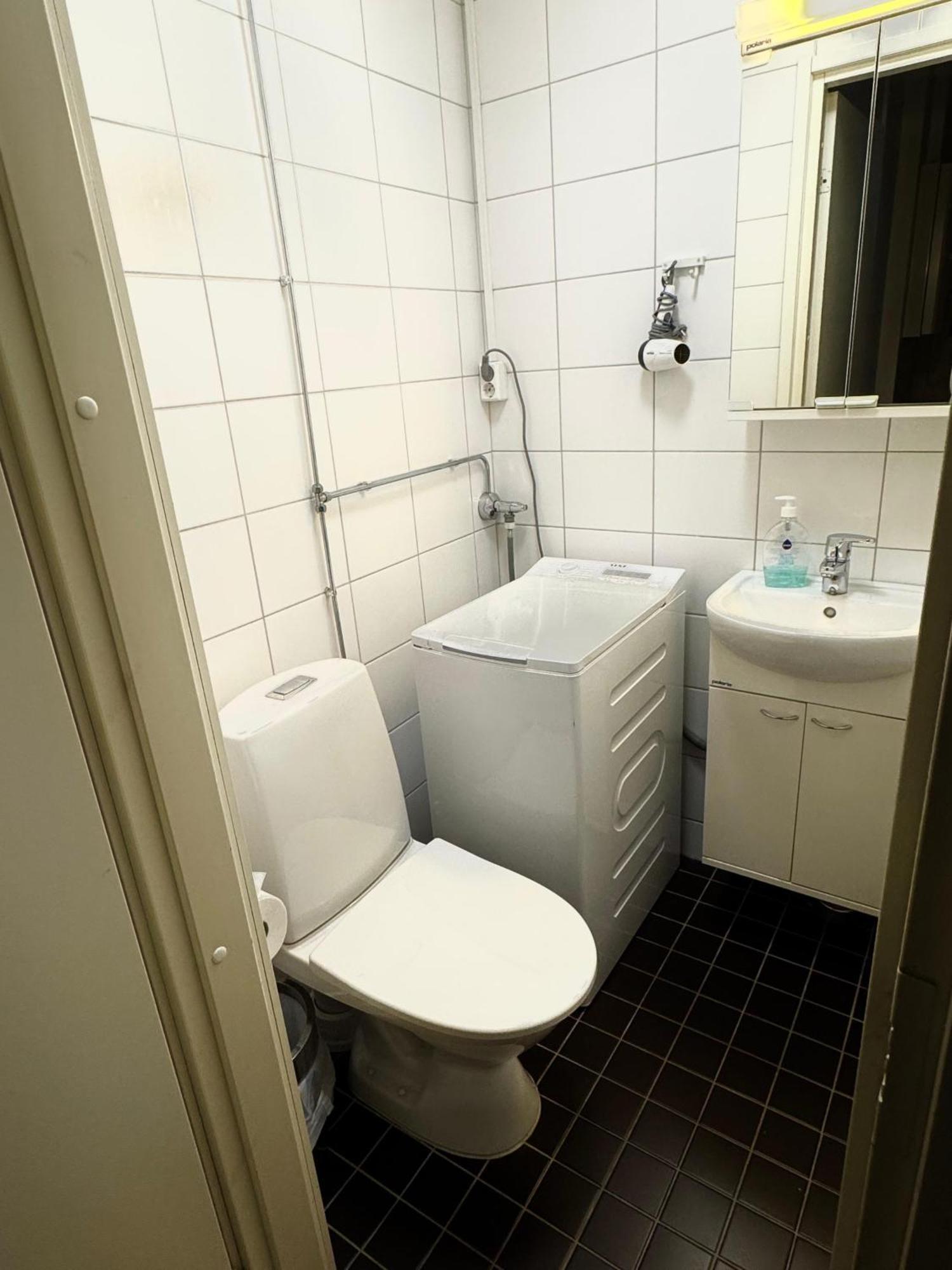Kotimaailma Apartments Kamppi - 2Br In The City Center With Code Lock Helsinki Eksteriør billede